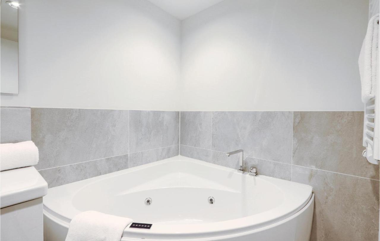 Cozy Apartment In Luebeck Travemuende With Sauna ภายนอก รูปภาพ
